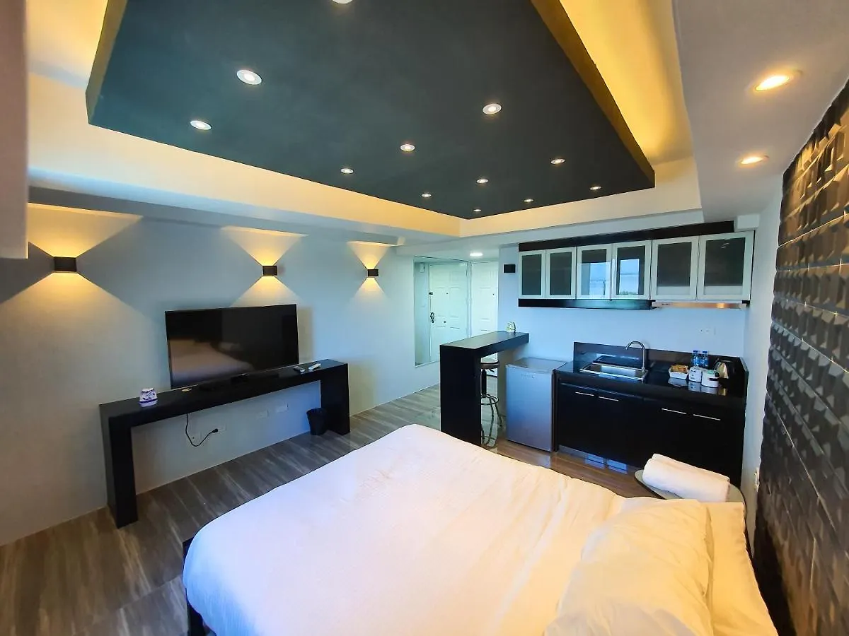 Burgundy Mckinley Place Service Apartment